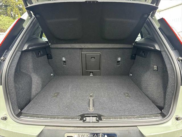 2025 Volvo XC40 B5 Plus Bright Theme