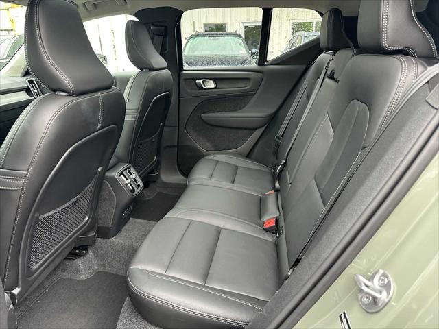 2025 Volvo XC40 B5 Plus Bright Theme