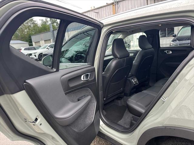 2025 Volvo XC40 B5 Plus Bright Theme