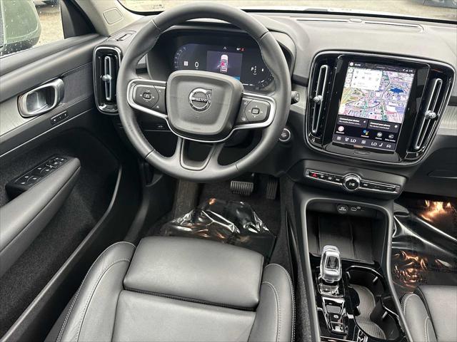 2025 Volvo XC40 B5 Plus Bright Theme