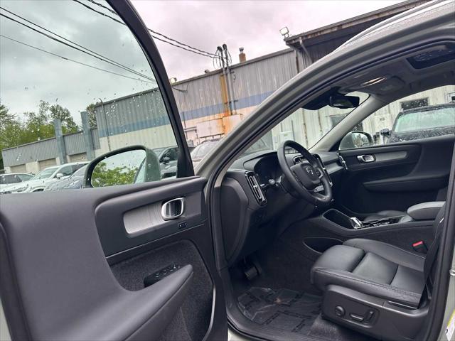 2025 Volvo XC40 B5 Plus Bright Theme