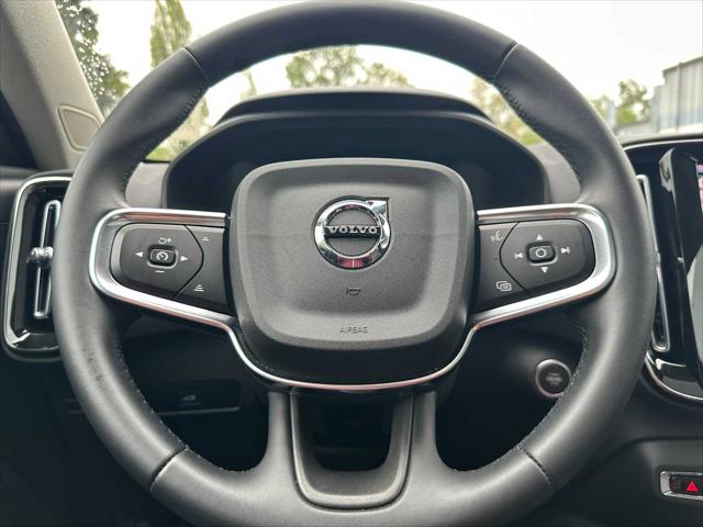 2025 Volvo XC40 B5 Plus Bright Theme