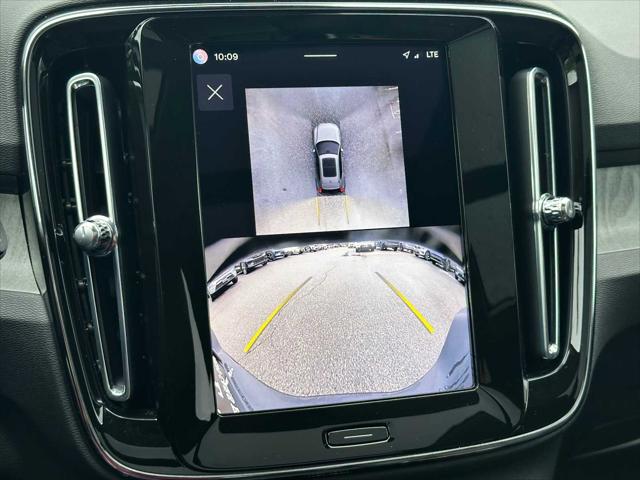 2025 Volvo XC40 B5 Plus Bright Theme