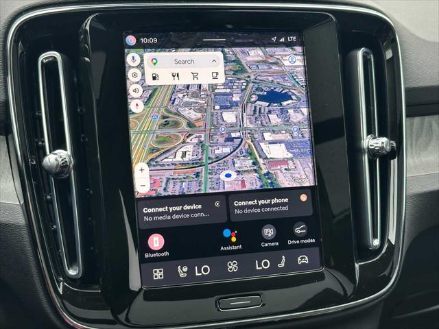 2025 Volvo XC40 B5 Plus Bright Theme