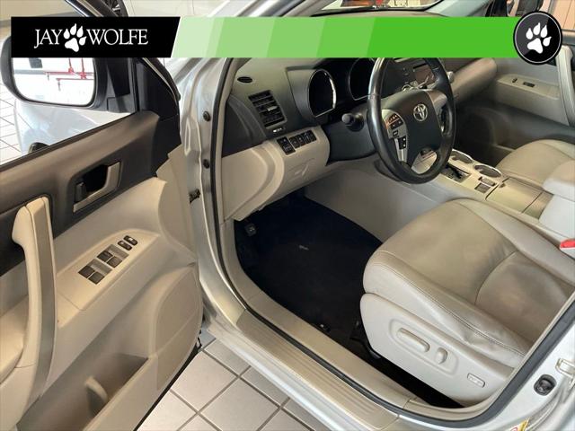 2011 Toyota Highlander SE V6