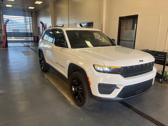 2024 Jeep Grand Cherokee Altitude 4x4 for sale in Groveport, OH