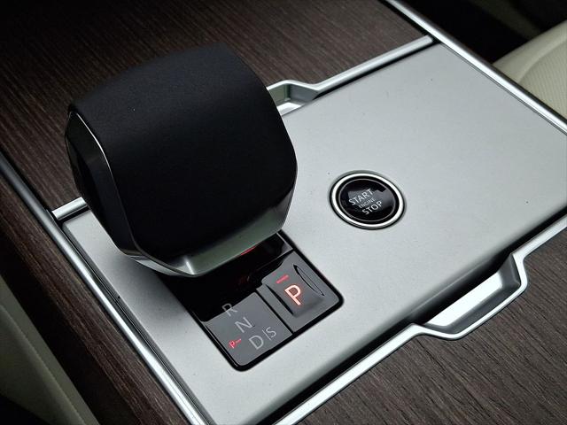 2026 Land Rover Range Rover P400 SE 7 Seat