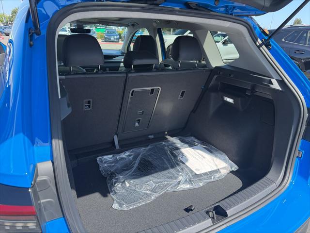 2026 Volkswagen Taos SE Black