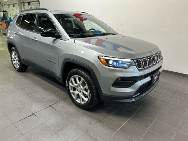 2023 Jeep Compass Latitude Lux FWD 2023 Jeep Compass Latitude Lux FWD