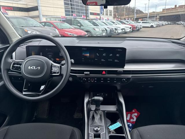 2025 Kia Sorento LX