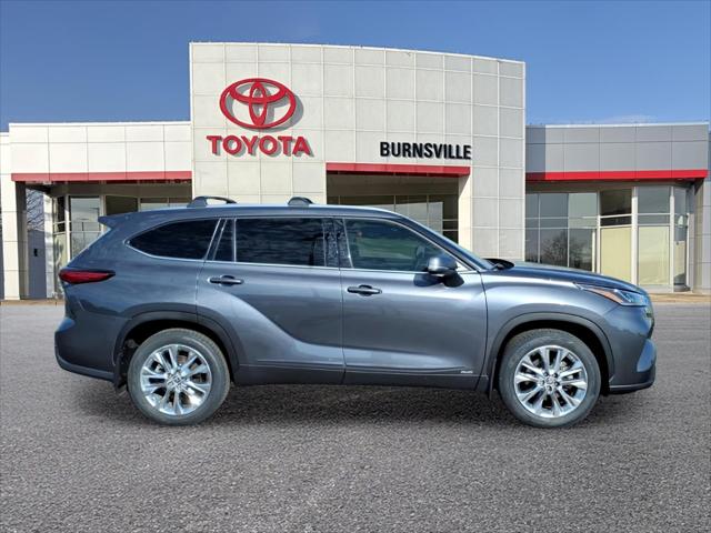 Used 2023 Toyota Highlander Limited with VIN 5TDXBRCH5PS115084 for sale in Burnsville, Minnesota