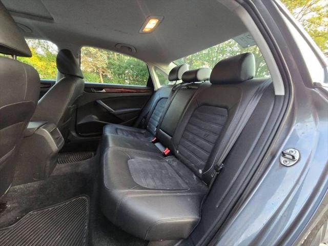 2012 Volkswagen Passat 2.0L TDI SEL Premium