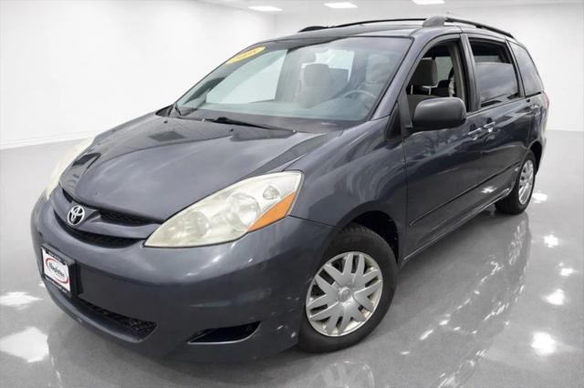 2008 Toyota Sienna LE for sale in Naperville, IL