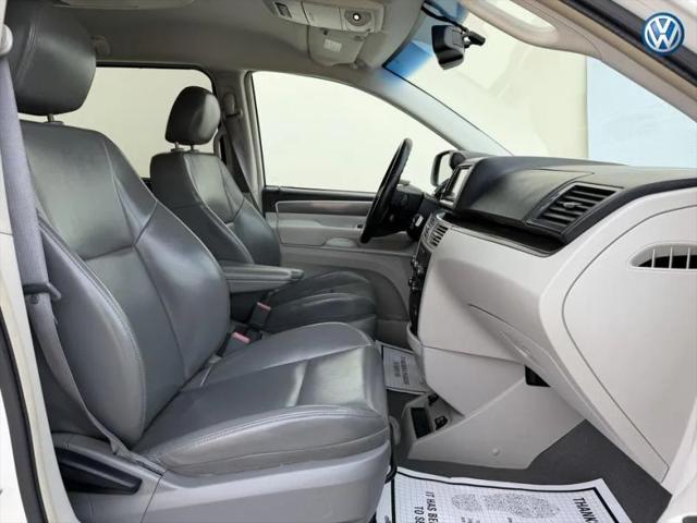 2010 Volkswagen Routan SE
