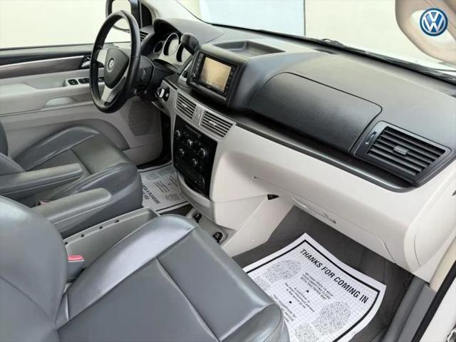 2010 Volkswagen Routan SE
