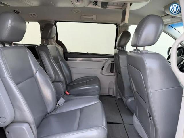 2010 Volkswagen Routan SE