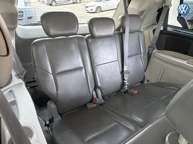 2010 Volkswagen Routan SE