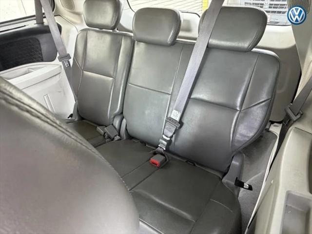 2010 Volkswagen Routan SE