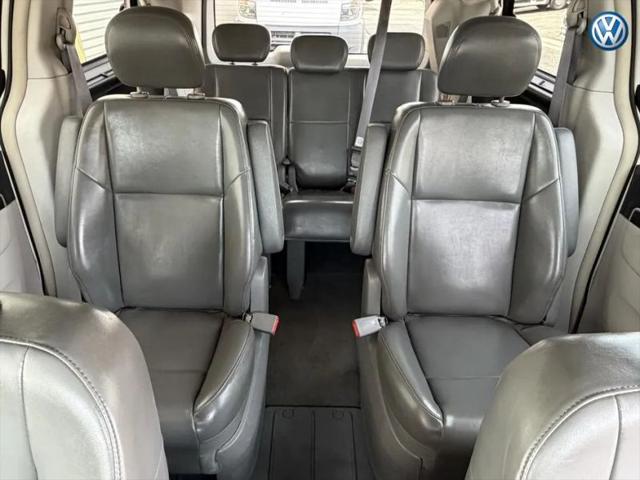 2010 Volkswagen Routan SE