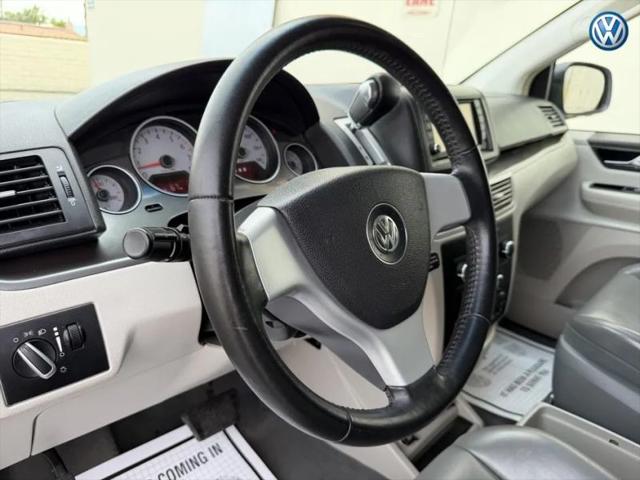 2010 Volkswagen Routan SE