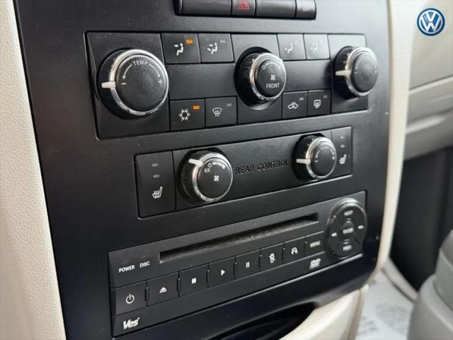 2010 Volkswagen Routan SE