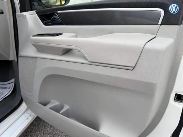 2010 Volkswagen Routan SE