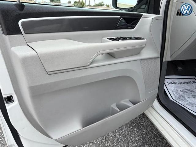 2010 Volkswagen Routan SE