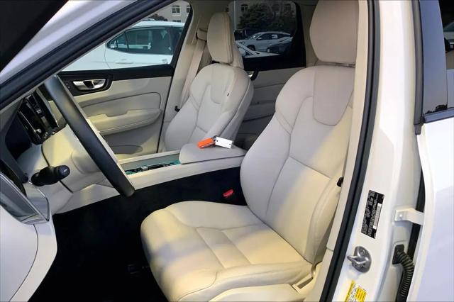 2023 Volvo XC60 B5 Plus Dark Theme