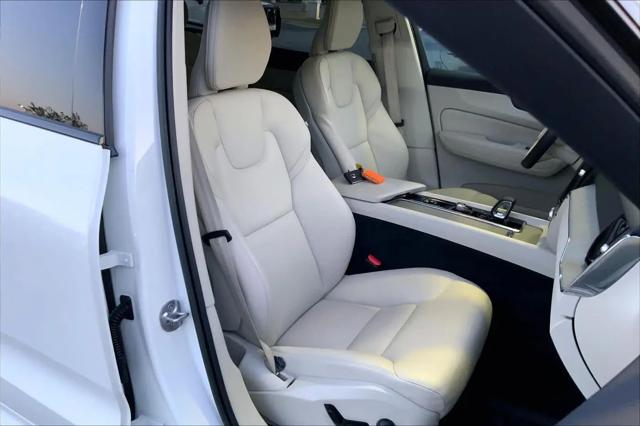 2023 Volvo XC60 B5 Plus Dark Theme
