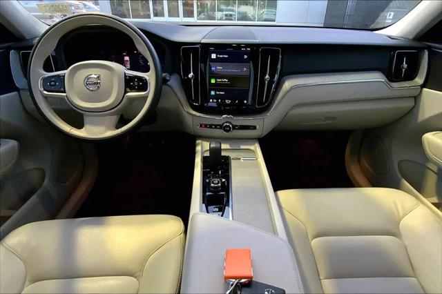 2023 Volvo XC60 B5 Plus Dark Theme