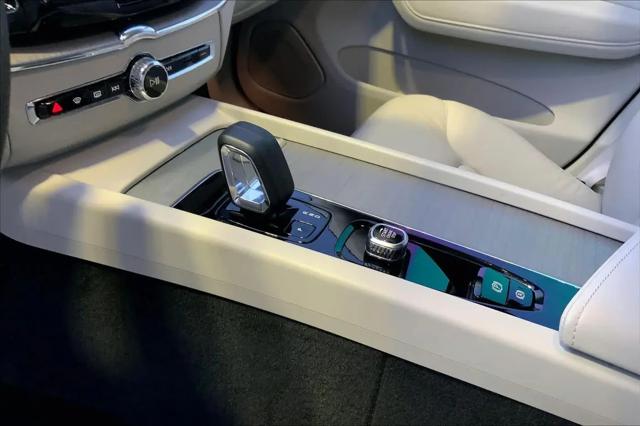 2023 Volvo XC60 B5 Plus Dark Theme