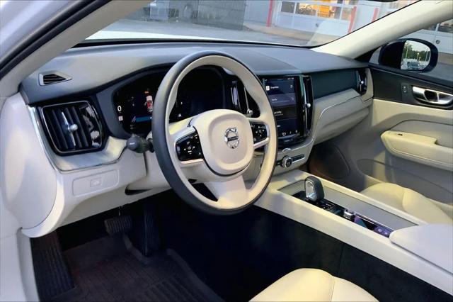 2023 Volvo XC60 B5 Plus Dark Theme