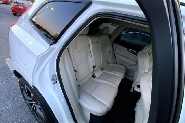 2023 Volvo XC60 B5 Plus Dark Theme