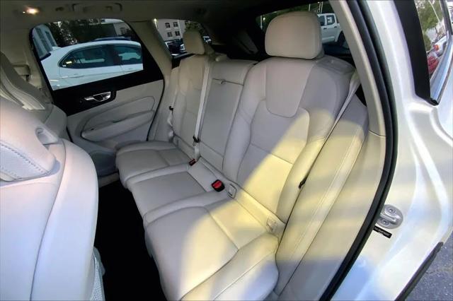 2023 Volvo XC60 B5 Plus Dark Theme