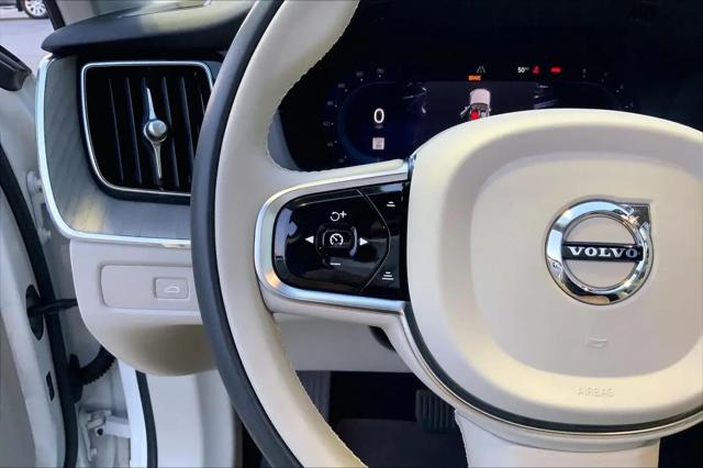 2023 Volvo XC60 B5 Plus Dark Theme