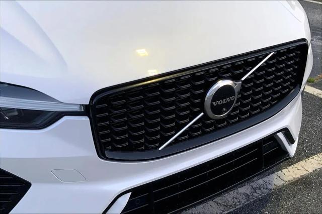 2023 Volvo XC60 B5 Plus Dark Theme