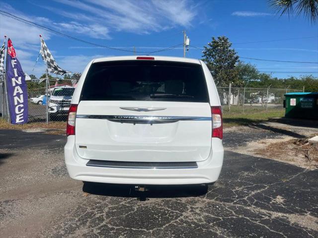 2016 Chrysler Town & Country Touring