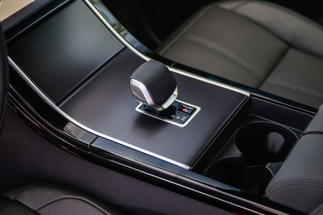 2026 Land Rover Range Rover Velar P250 Dynamic SE