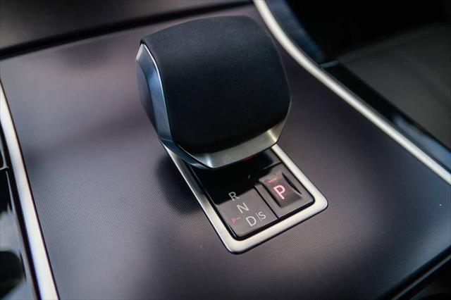 2026 Land Rover Range Rover Velar P250 Dynamic SE
