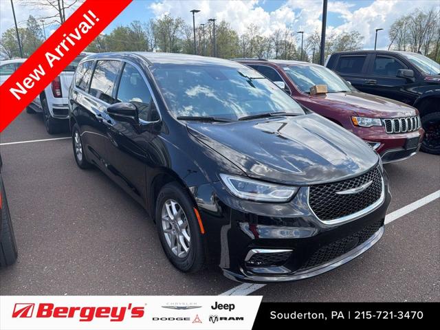 2025 Chrysler Pacifica Select