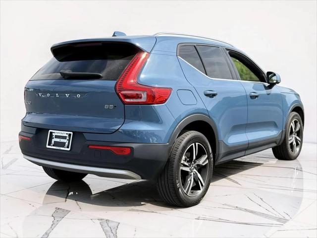 2024 Volvo XC40 Core