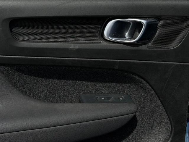 2024 Volvo XC40 Core