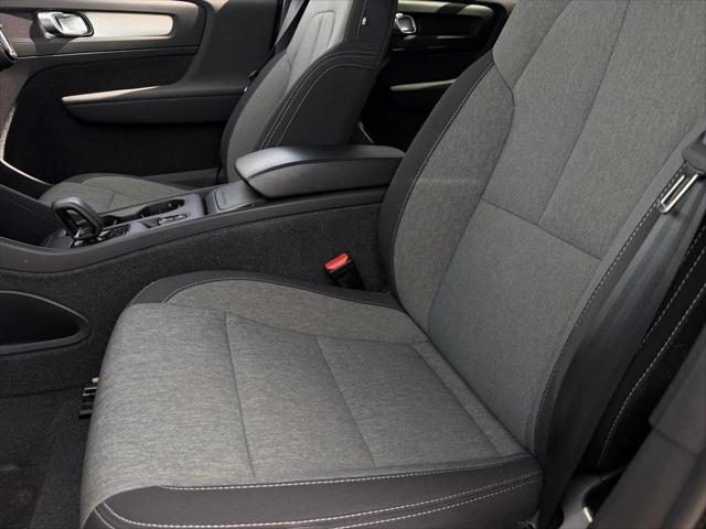 2024 Volvo XC40 Core