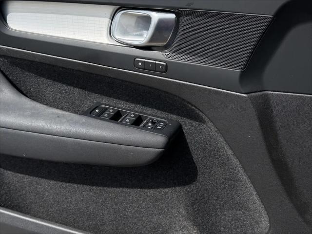 2024 Volvo XC40 Core