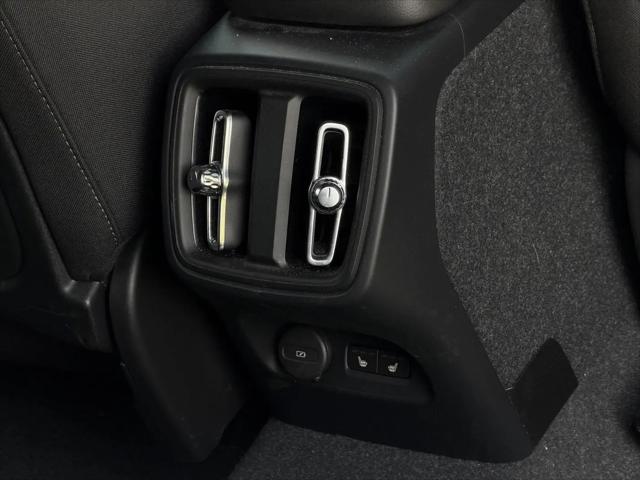 2024 Volvo XC40 Core