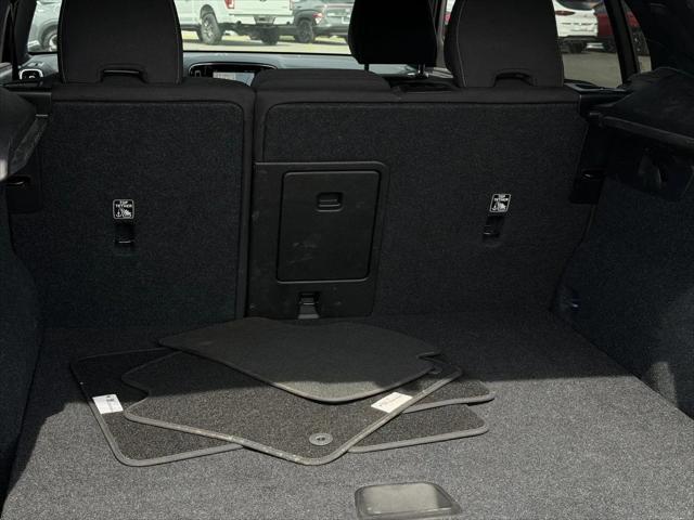 2024 Volvo XC40 Core