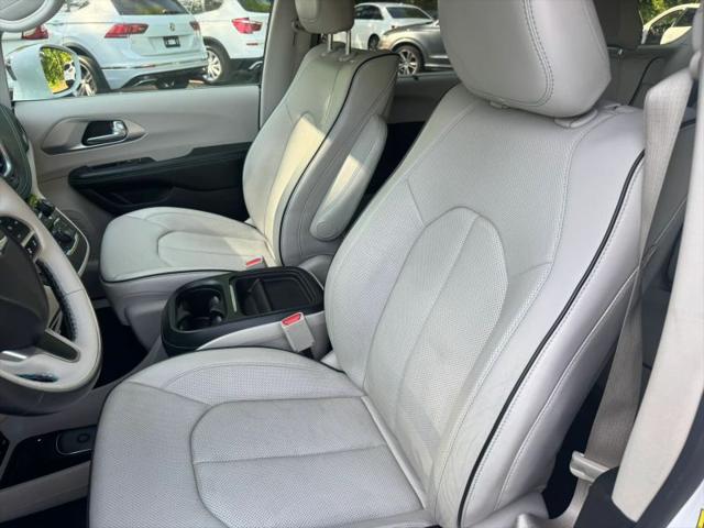 2017 Chrysler Pacifica Hybrid Platinum