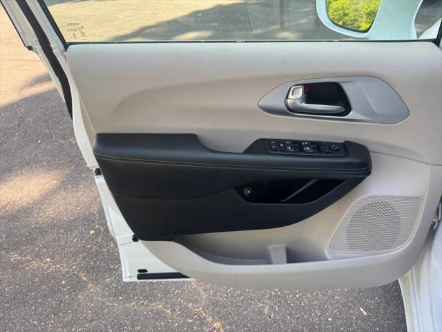 2017 Chrysler Pacifica Hybrid Platinum