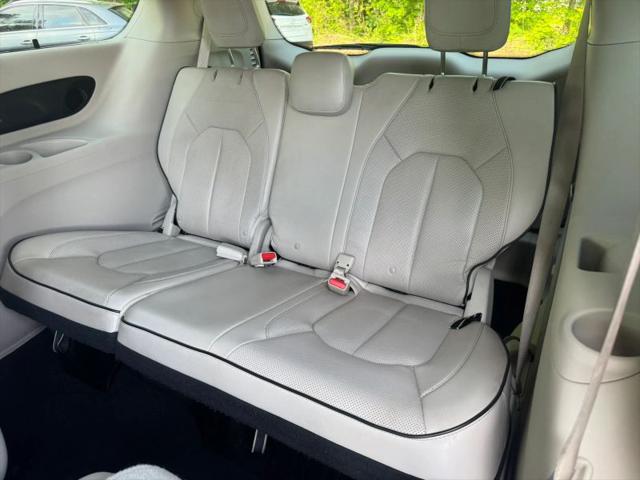 2017 Chrysler Pacifica Hybrid Platinum