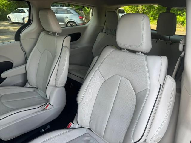 2017 Chrysler Pacifica Hybrid Platinum